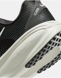 Nike - Vomero 18 - Women's