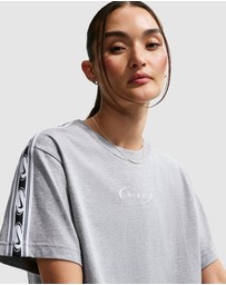 Nike - Sportswear Classic Crop Varsity18 Tee