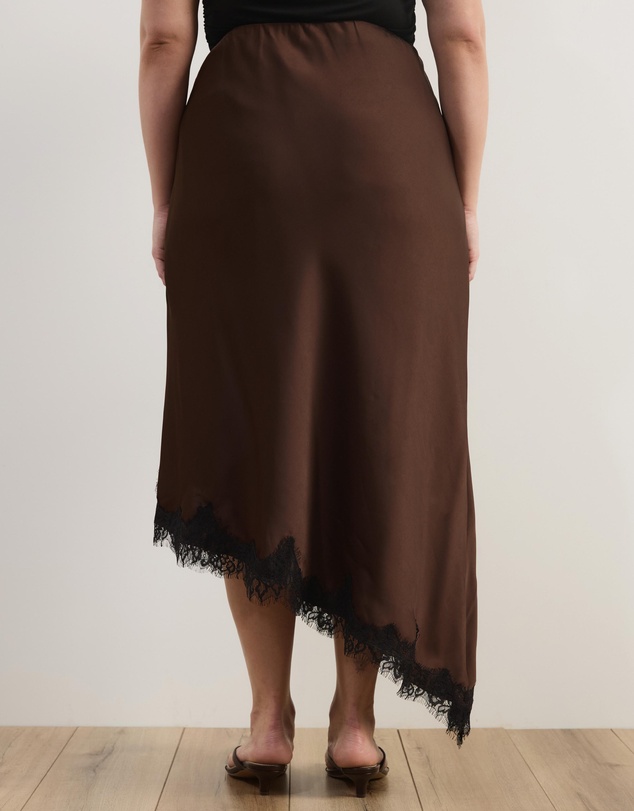 Atmos&Here Curvy - Leoni Asymmetric Lace Satin Skirt