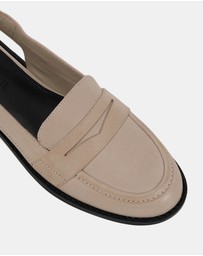 Miss Sofie - Leo Flats