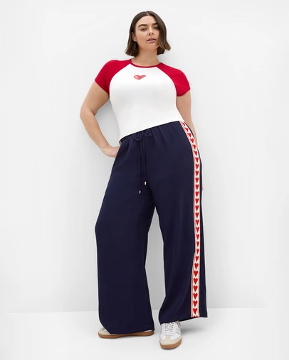 City Chic - Plus size Micro Raglan Heart Print Tee - ivory