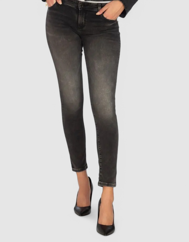 GUESS - Power Skinny Jeans