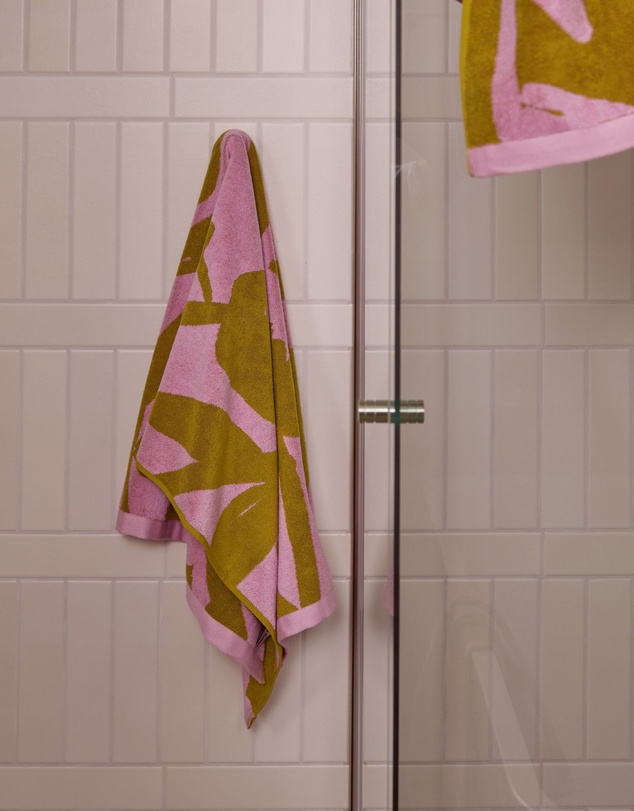 Mosey Me - Abstract Bath Towel