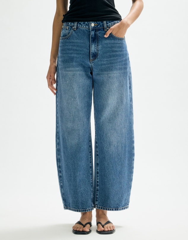 Minima Esenciales - Quentin Mid Rise Barrel Leg Jeans
