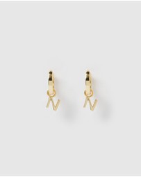 Izoa - Alphabet Letter N Huggie Earrings Gold
