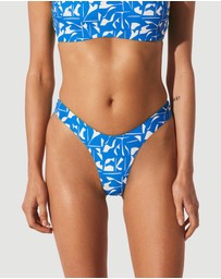 Form and Fold - The 90s Staple Bottom