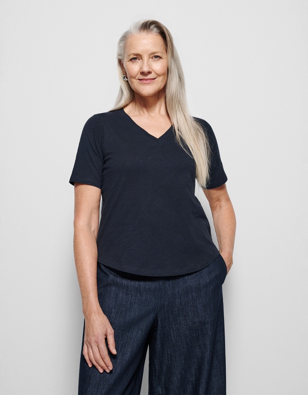 Commonry - Rue V Neck Tee