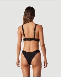 Form and Fold - The Wirefree D-G Top