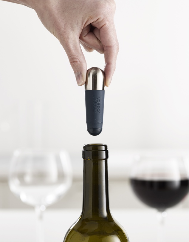 Joseph Joseph - BarWise™ Set of 2 Twist-lock Wine Stoppers (Blue)