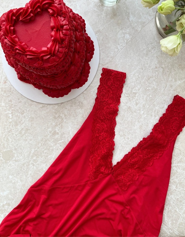UNE PIECE - Delicate Lace Trim V-Neck Nightie