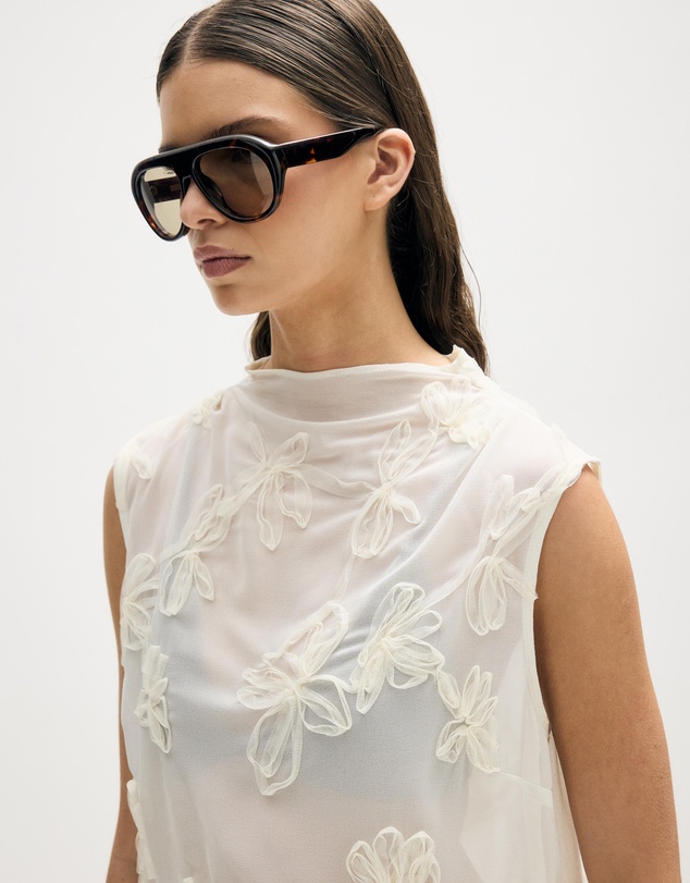 Minima Esenciales - Maelle Floral Applique Top