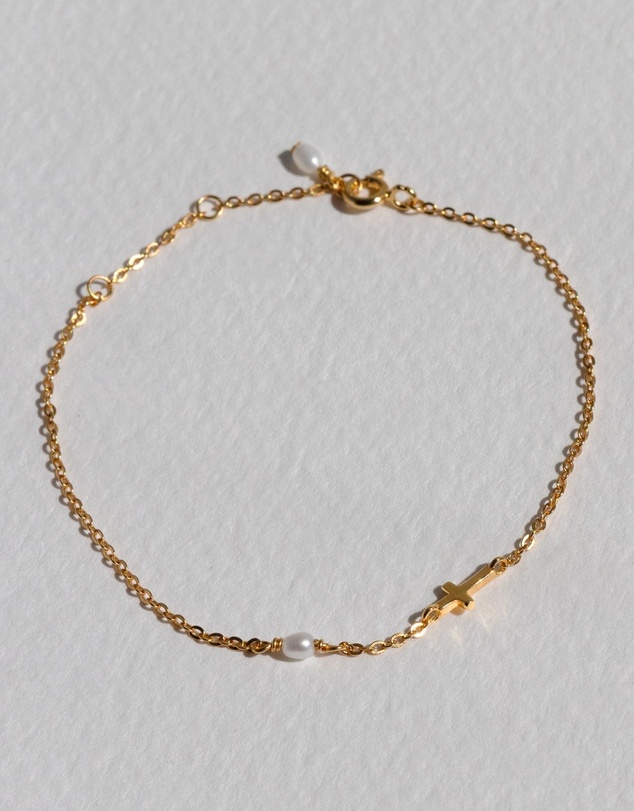SAINT VALENTINE - Cross & Pearl Bracelet - Gold - ICONIC EXCLUSIVE