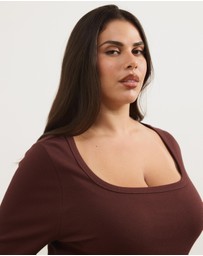 Atmos&Here Curvy - Organic Cotton Rib Scoop Neck Top