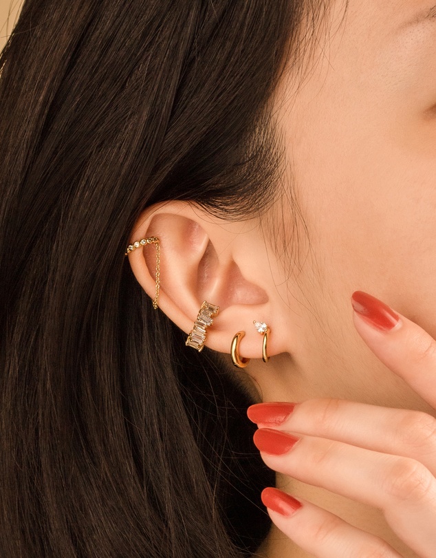 Wanderlust + Co - Classic Gold 7mm Baby Huggie Earrings