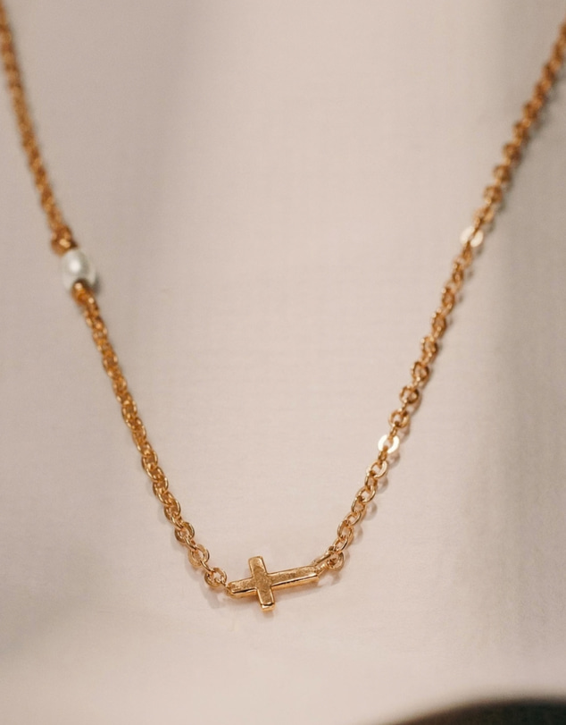 SAINT VALENTINE - Cross & Pearl Necklace - Gold