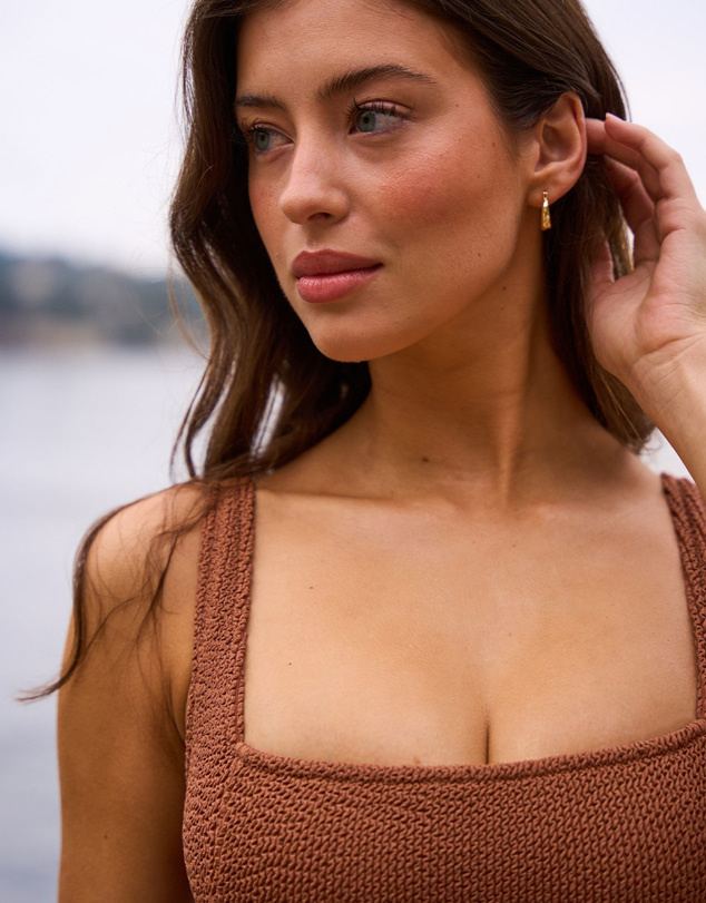 UNE PIECE - Crinkle Cut Square Neck One Piece Swimsuit