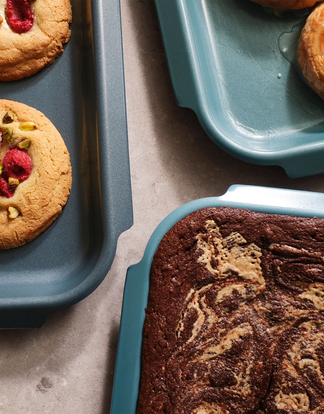 Joseph Joseph - Nest™ Bake Large Non-Stick Baking Tray with Easy-Pull Handles
