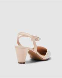 Easy Steps - Adelle