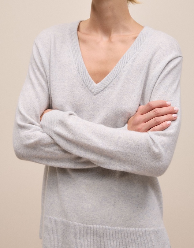 Trenery - Cashmere Relaxed V-neck in Grey Melange