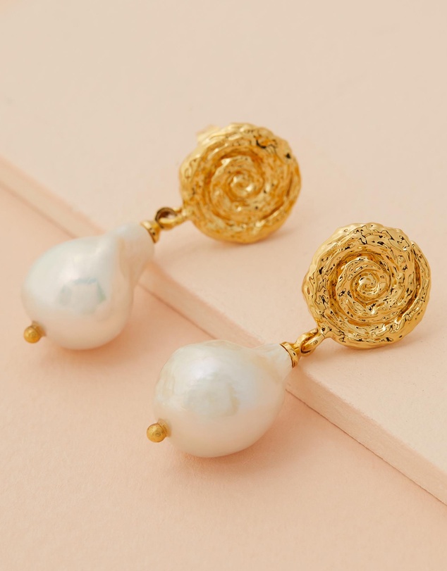 Carly Paiker - Spirallo Pearl Earrings