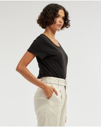 Amelius - Fallon Rounded Hem Tee