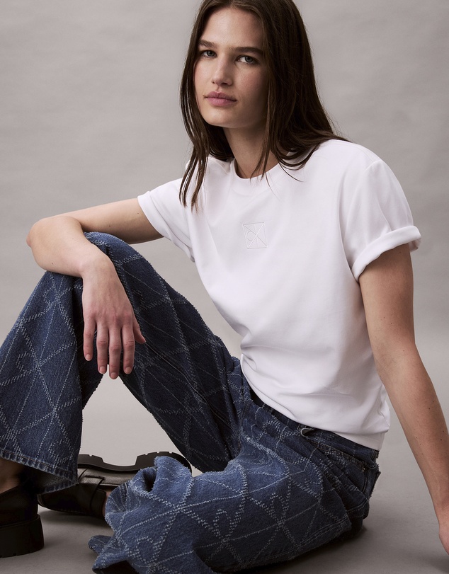 Calvin Klein - Emblem Logo Graphic Classic T-Shirt