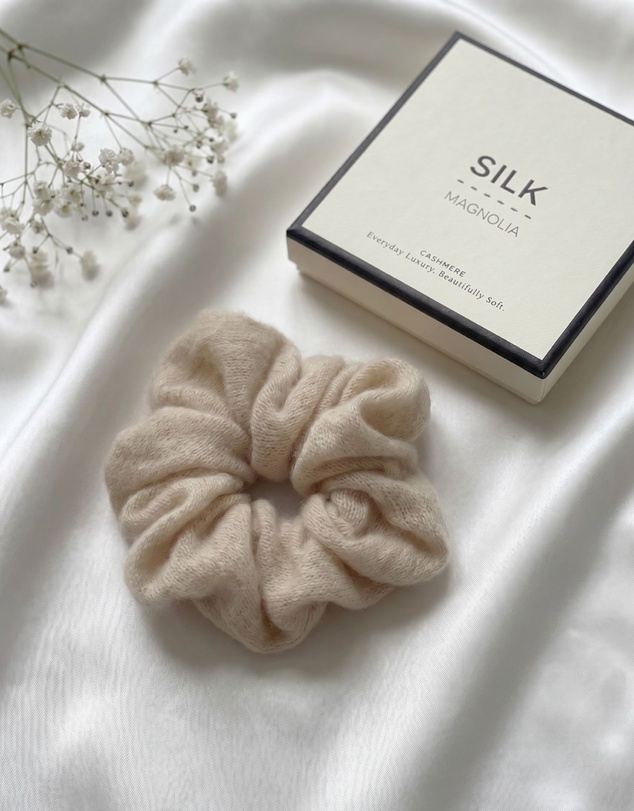 SILK MAGNOLIA - Cashmere Scrunchie