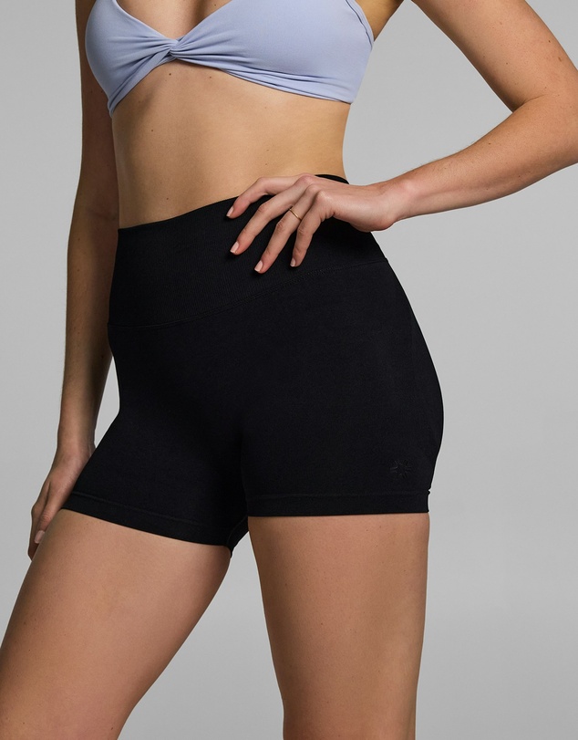 Rockwear - Seamless Scrunch Bum Booty Shorts