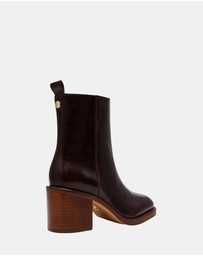 Steve Madden - Slender Brown Leather Boots