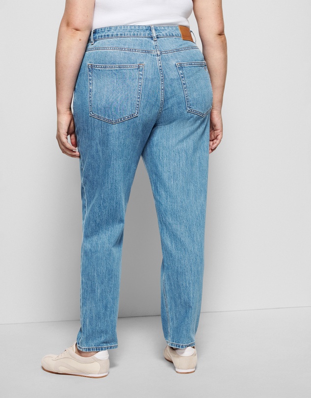 Commonry - The High Rise Crop Girlfriend Jean
