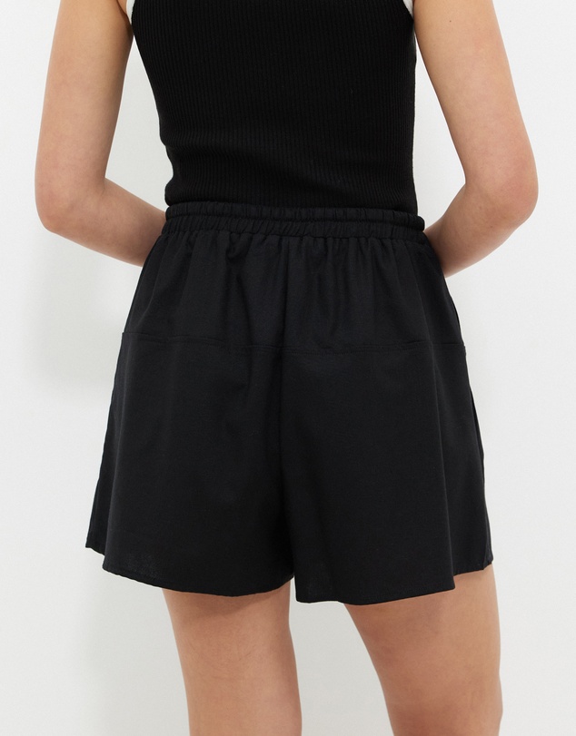 Calli - Seamed Shorts
