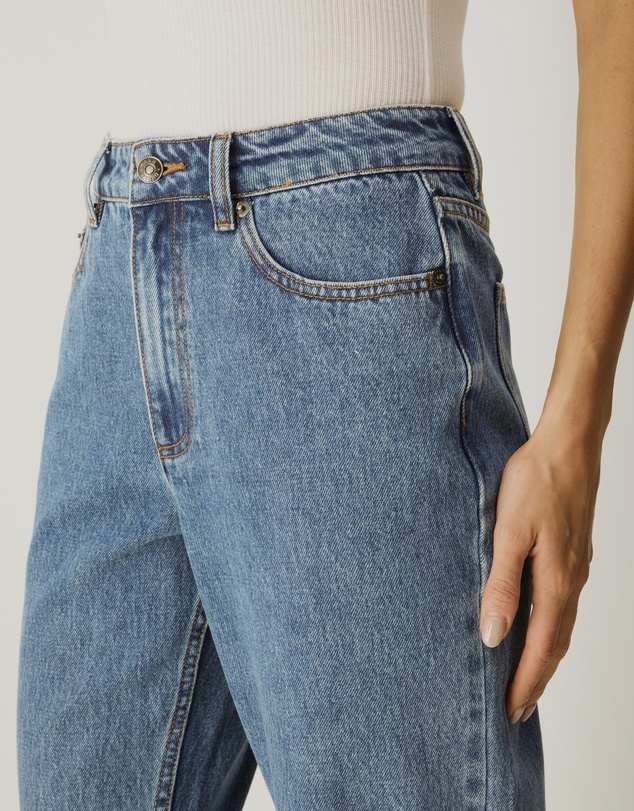 Atmos&Here - The Ultimate High Rise Straight Jeans