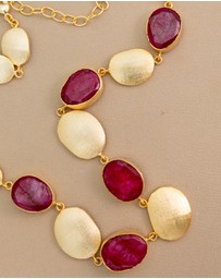 Meshca - Dako Raspberry Necklace