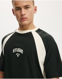 Cotton On - Cropped Fit Graphic T-Shirt