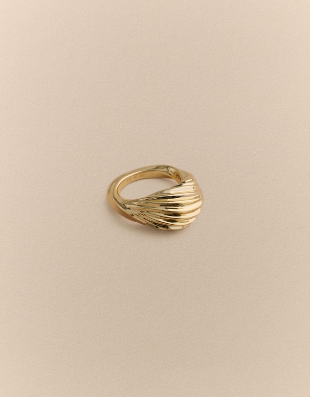 Trenery - Era Twist Ring in Gold
