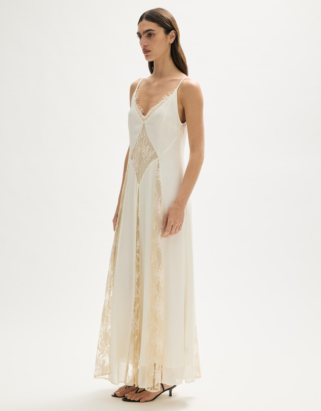 Minima Esenciales - Aisla Lace Insert Maxi Dress