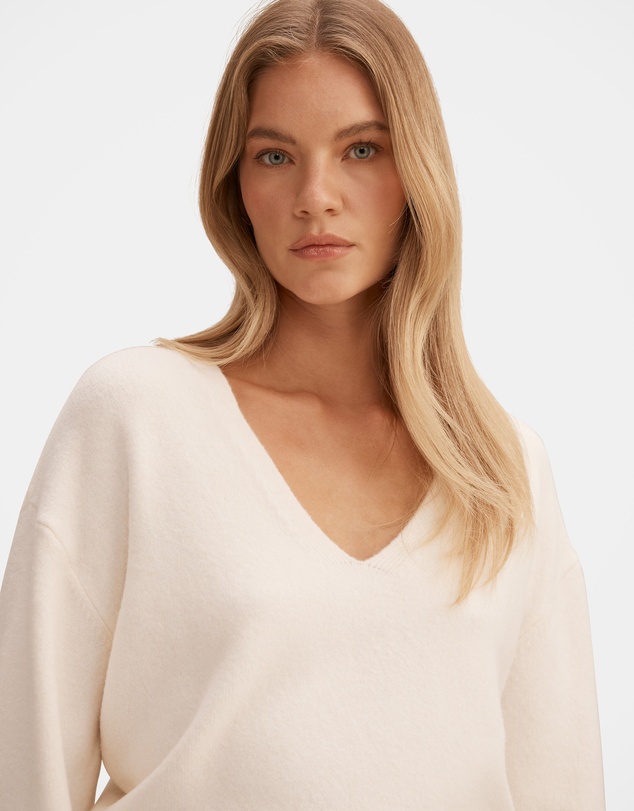 Forever New - Eloise V Neck Jumper