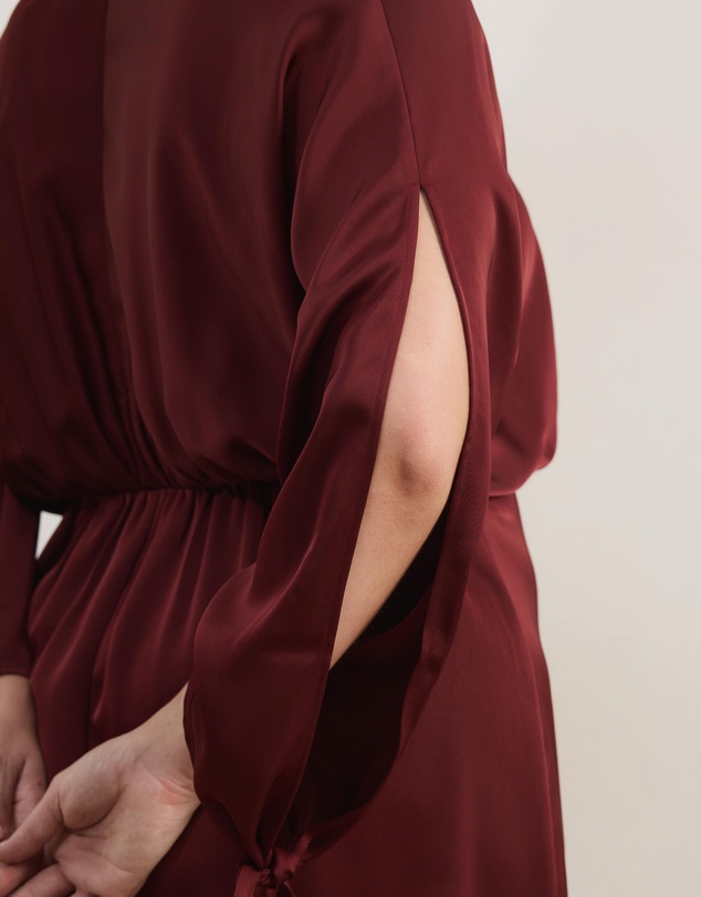 Atmos&Here Curvy - June Satin Split Sleeve Midi Dress