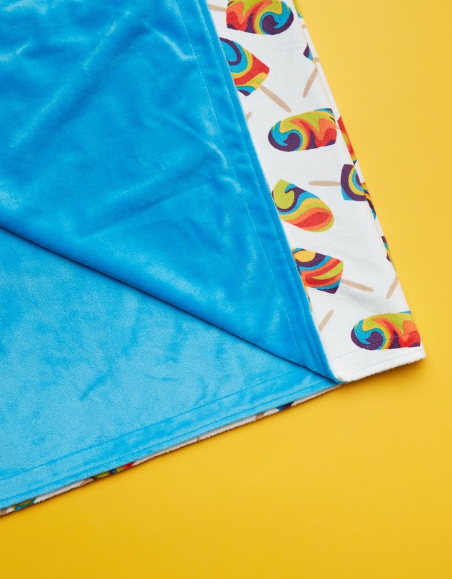 itti bitti - Cot Blanket - Chillin with Azure