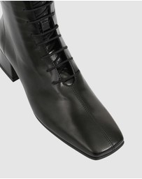 Sempre Di - Jazlyn Ankle Boots