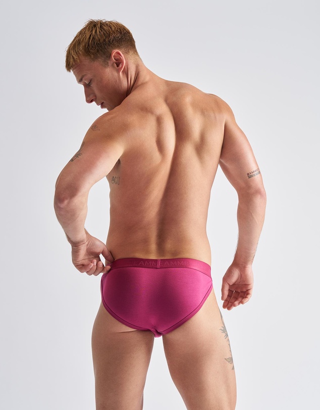 TEAMM8 - Reign Sports Brief