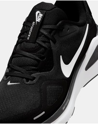 Nike - Structure 26 - Men's