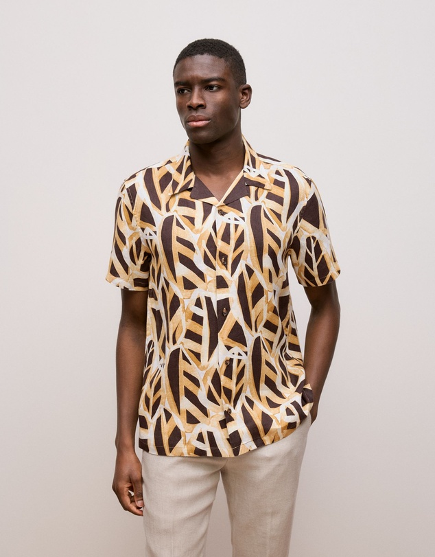 Trenery - Graphic Leaf Linen Short Sleeve Shirt in Bitter Chocolate