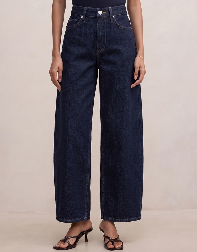Forever New Petite - Emma Petite Mid Rise Barrel Jeans