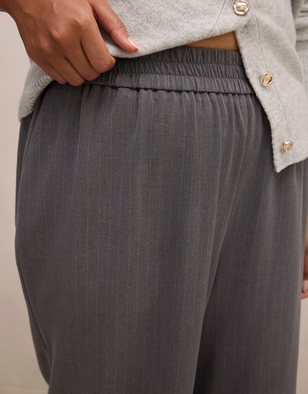 Forever New Curve - Liliana Curve Elastic Pinstripe Pants