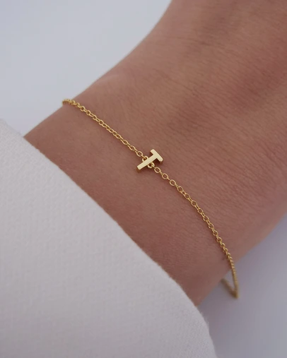 The Silver Collective - Petite A-Z Letter Bracelet Gold - T