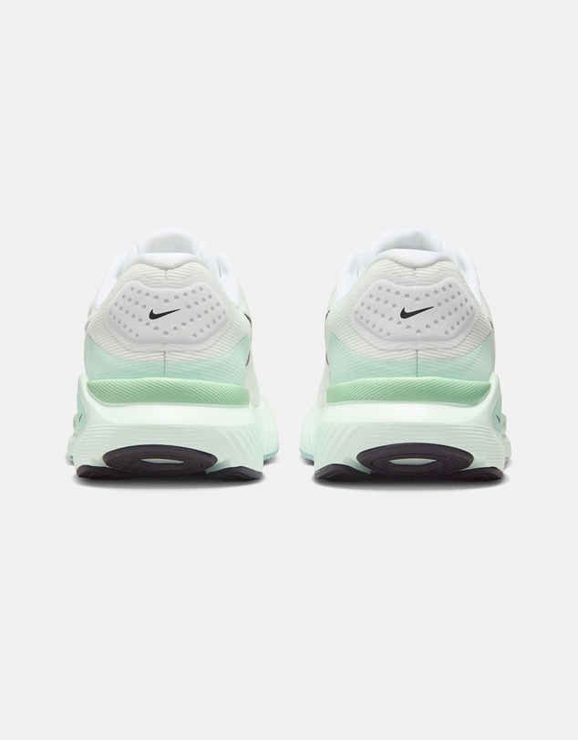 Nike - Structure 26 - Women's