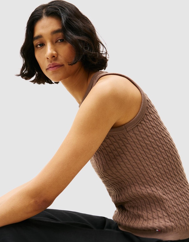 Tommy Hilfiger - Cable Knit Sleeveless Slim Sweater