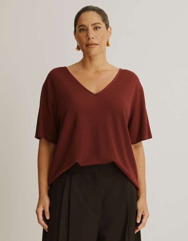 Atmos&Here Curvy - Sasha Waffle V-Neck Tee