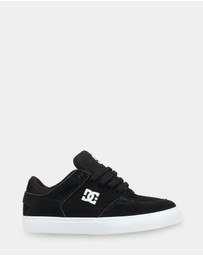 DC Shoes - Boys 8 to 16 Onyx Skate Shoes